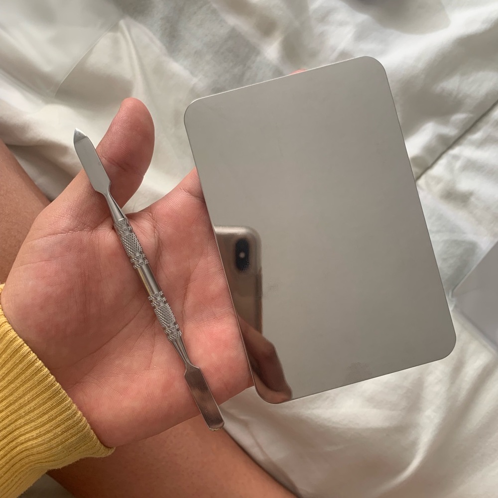 Stainless steel makeup mixing palette